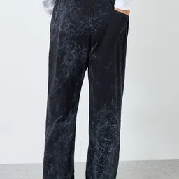 Styli Men Self Design Mid-Rise Relaxed Fit Cotton Track Pants image 4