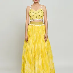 samyukta singhania Khwaab by Sanjana Lakhani Embellished Ready to Wear Lehenga & Blouse With Dupatta image 5