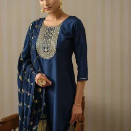 Ode by House of Pataudi Women Floral Yoke Design Regular Sequinned Pure Silk Kurta with Trousers & With image 2