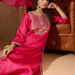 VredeVogel Women Embroidered Regular Thread Work Straight Kurta with Trousers & Dupatta image 5