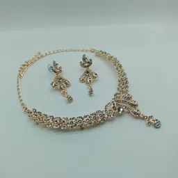 Women Click Stone-Studded Jewellery Set-picture-35