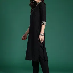 Indo Era Embroidered Three-Quarter Sleeves Pure Cotton Tunic & Trouser image 2