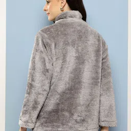 The Roadster Lifestyle Co Colourblocked Woolen Mock Collar Winter Wear Jacket image 4