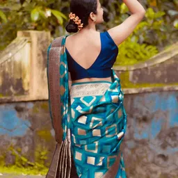 AMRUTKALA SAREES Woven Design Silk Blend Saree image 5