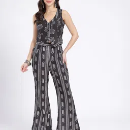 fusion by glitchez Indie Floral Printed V-Neck Co-Ords image 4