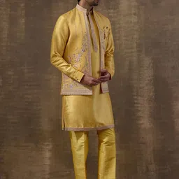 Satwaa Men Mandarin Collar Thread Work Regular Straight Kurta Set with Long Jacket image 5