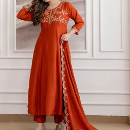 Brand Hill Women Ethnic Motifs Embroidered Panelled Thread Work Dupion Silk Kurta with Trousers & With image 4