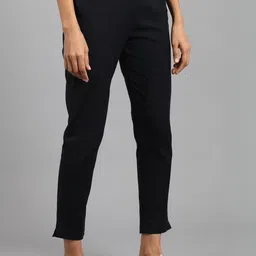 W Women Geometric Printed Knee Length Regular Straight Kurta with Trousers image 3