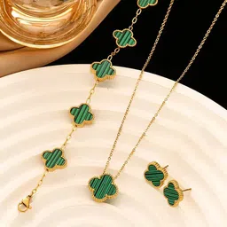 Designs & You Gold Plated Anti Tarnish Clover Jewellery Set image 3