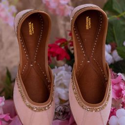 Anouk Women Ethnic Mojaris with Embroidered Flats-picture-46