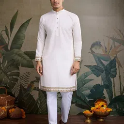 ODETTE Men Embroidered Kurta image 5