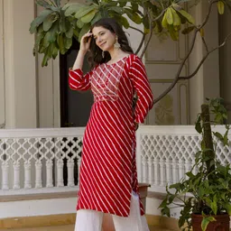 surhi Women Embroidered Viscose Rayon Straight Kurta image 5