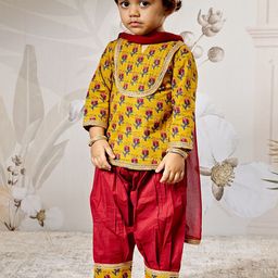 VASTRAMAY Girls Floral Printed Regular Pure Cotton Kurti with Patiala & With Dupatta-picture-26