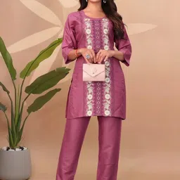 DESI RIWAAZ Women Ethnic Motifs Embroidered Regular Thread Work Kurti with Trousers image 2