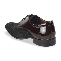 Metro Men Textured Leather Formal Derbys Shoes image 4