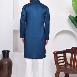RANGKALP Men Geometric Embroidered Straight Kurta image 2