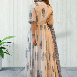 Moda Rapido Floral Printed Mandarin Collar Anarkali Kurta With Trousers And Dupatta image 2