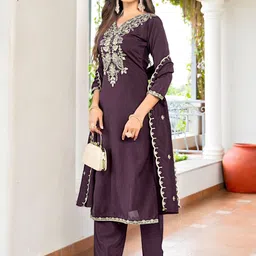Brand Hill Embroidered V-Neck Thread Work Straight Kurta With Trousers & Dupatta image 2
