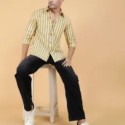 Kotty Men Relaxed Spread Collar Graphic Printed Casual Shirt image 5