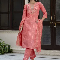 VredeVogel Women Floral Embroidered Regular Sequinned Chanderi Silk Kurta with Trousers & With Dupatta image 1