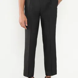 SHOWOFF Men Comfort Loose Fit Low-Rise Pleated Trousers-image-0