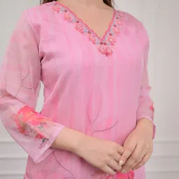 PARNAVI Women Floral Embroidered Regular Thread Work Kurta with Trousers & With Dupatta image 4