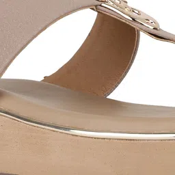 Inc 5 Women Textured Wedge Heel Sandals image 2