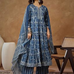 Shae by SASSAFRAS Women Floral Tiered Pure Cotton Anarkali Kurta with Trousers & Dupatta-picture-6