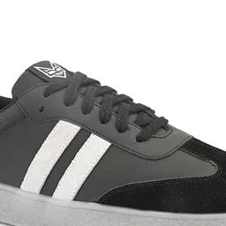 Big Fox Men Colourblocked Lightweight Sneakers image 5