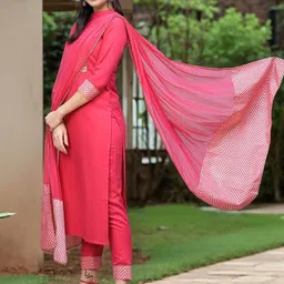 Aaghnya Women Viscose Rayon Printed Kurta Sets image 2