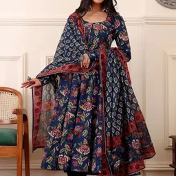 PRISHA FASHION Women Floral Printed Regular Kurta with Trousers & With Dupatta image 4