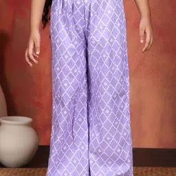 YK Girls Purple Cotton Blend Printed Kurta and Pant Set image 3