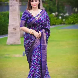 FLOURIOUS Women Bandhani Printed Organza Saree-picture-10