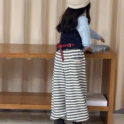 LULU & SKY Girls Printed Long Sleeves Tshirts image 5