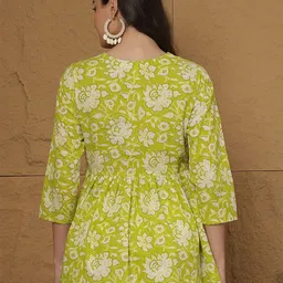 GLAM ROOTS Women Floral Printed Gathered or Pleated V-Neck Regular Top image 5