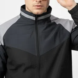 Greylongg Men Colourblocked Lightweight Longline Padded Jacket with Patchwork image 2