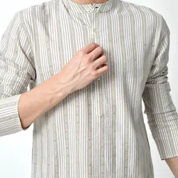 BAESD Men Embellished Thread Work Kurta image 2