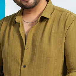 Instafab Plus Men Comfort Opaque Striped Casual Shirt image 2