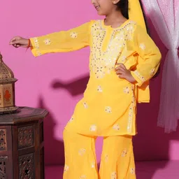 KHAKA Girls Ethnic Motifs Embroidered Thread Work Georgette Kurta With Sharara & Dupatta image 4