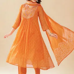 FAST FASHIONS Women Ethnic Motifs Printed Tiered Kurta with Trousers & Dupatta image 4