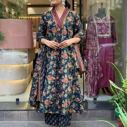 yash vastra aadhya Floral Print Anarkali Kurta, Bottom & Dupatta Set-picture-36