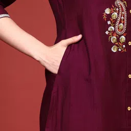 Anouk Women Embroidered Flared Sleeves Thread Work Kurta image 3