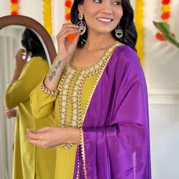 CAPITALHAVEN Women Embroidered Regular Chanderi Silk Kurta with Trousers & With Dupatta image 3