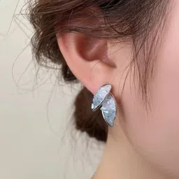 Estailo fashion Leaf Shaped Studs image 4