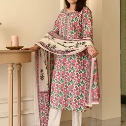 DIVASTRI Women Floral Printed Regular Kurta with Trousers & Dupatta image 2