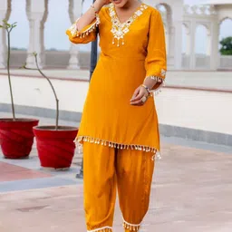 Kaftanize Embellished V-Neck Tunic & Trousers Co-Ords image 3