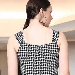 BAESD Geometric Checked Sweetheart Neck Top image 4