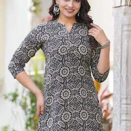 Pistaa Women Floral Printed Regular Pure Cotton Kurta with Trousers image 5