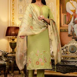 little heaven Women Floral Embroidered Regular Thread Work Kurta with Trousers & With Dupatta-picture-33