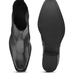 Roadster Men High Heel Chelsea Boots image 4